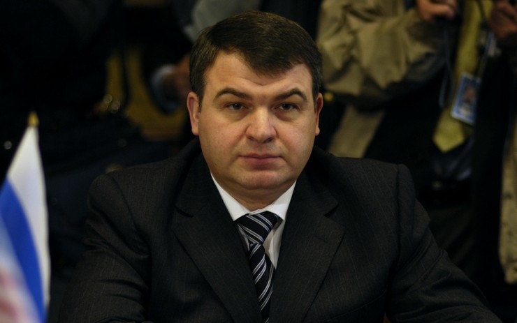 
Оппозиционные депутаты посчитали назначение Сердюкова прямым вызовом обществу.

