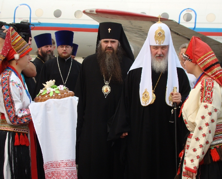 В праздничных богослужениях участвуют 15 архиереев Русской Православной Церкви...