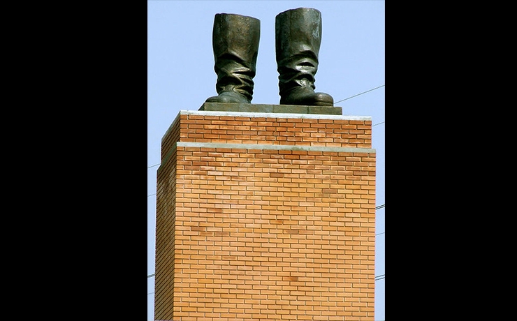 <p>Установленную в сентябре фигуру советского вождя демонтировали в Телави за 12 тысяч рублей.</p>