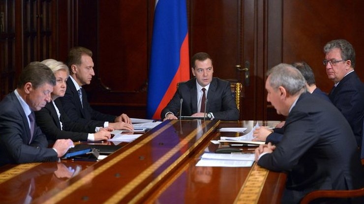 <p>С целью усиления мер безопасности в России, включая места массового скопления народа, премьер-министр РФ Дмитрий Медведев решил создать специальную межведомственную комиссию</p>