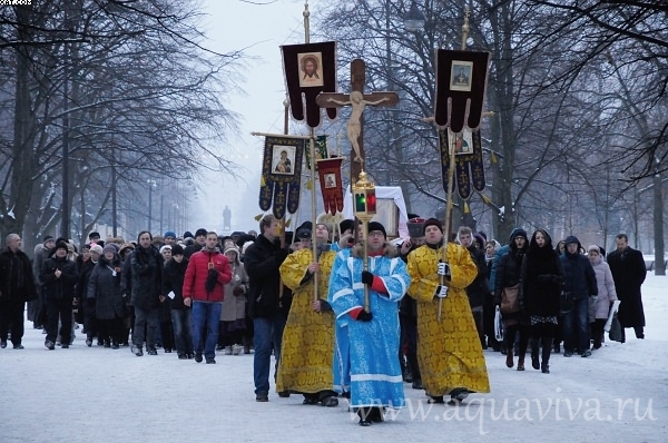 <p>Накануне в Санкт-Петербурге прошел крестный ход с чудотворной иконой «Неупиваемая Чаша», прибывшей из Высоцкого монастыря в Серпухове.</p>