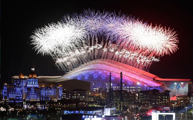 <p>XXII зимние Олимпийские игры завершились в Сочи. Российская сборная заняла первое место в общем медальном зачете и обновила национальные рекорды по золотым медалям и по общему количеству наград на зимних Олимпийских играх.</p>