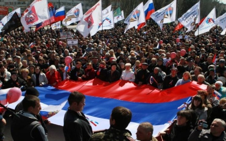 <p>Мирные митинги пророссийским активистам запрещено проводить возле различных зданий и учреждений в городе, а также на площадях, около метрополитена, в скверах и так далее</p>