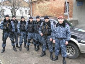 <p>Донецкие бойцы спецназа, бывшие сотрудники «Беркута», отказались выполнять приказ по штурму административных зданий в Славянске, занятых активистами «Народного ополчения Донбасса».</p>