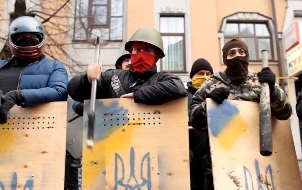 <p>В девятнадцати украинских областях начали действовать боевые отряды из местных жителей.</p>