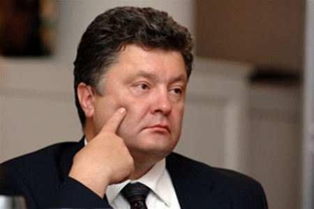 <p>«Шоколадный заяц» Петр Порошенко заявил, что с протестующими мирными жителями юго-востока Украины не стоит вести переговоры, поскольку они понимают только язык силы.</p>
