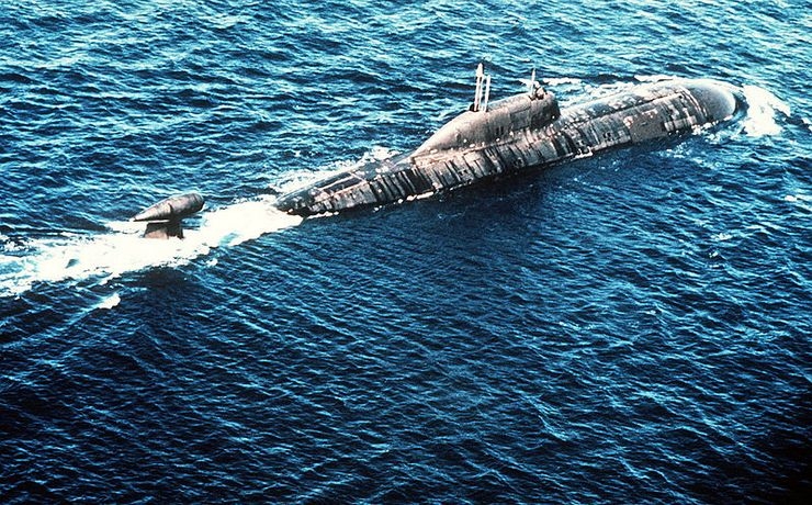 <p>Санкт-петербургский Крыловский государственный научный центр приступил к исследованиям, которые должны привести к разработке инновационной технологии безопасного запуска торпед с подводных лодок при маневре уклонения от вражеского оружия.</p>