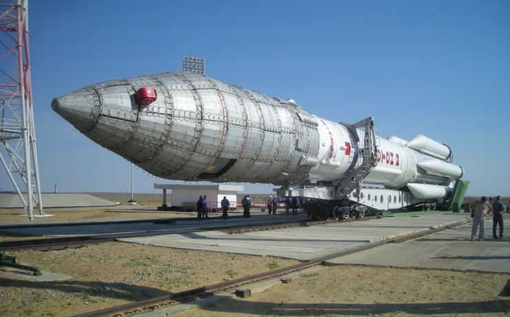 <p>Ракетно-космическая отрасль Российской Федерации осуществит в следующие три месяца 2014 года полтора десятка космических запусков. Для этого будут задействованы пять космодромов страны.</p>