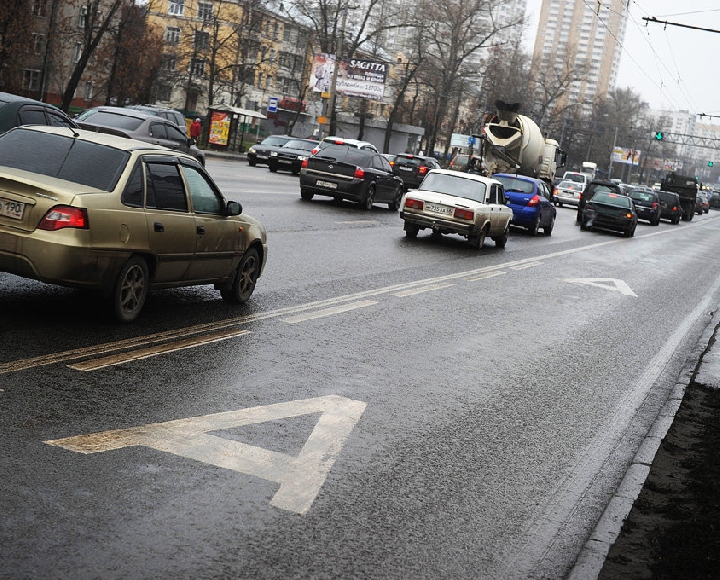 К октябрю в Москве собираются ликвидировать 9 из 15 выделенных спецполос для общественного транспорта.