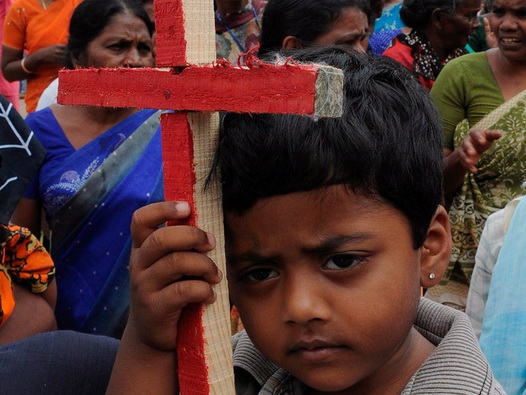<p>В индийском штате Орисса индуисты трижды сжигали дом христианина по имени Сирба Дигал. Угрожая физической расправой, радикалы требуют, чтобы Дигал отказался от своей веры.</p>