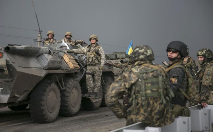 <p>Украинские силовики расстреливают из артиллерии поселок Макарово</p>