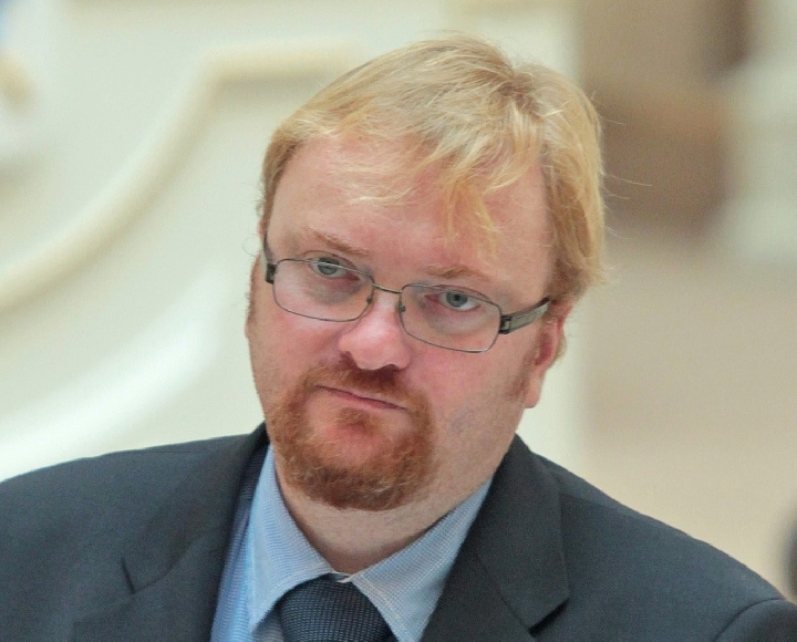 <p>Депутат петербургского Заксобрания Виталий Милонов считает необходимым ликвидировать секс-шопы, стриптиз-клубы и выставки эротической индустрии.</p>
