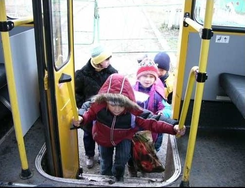 <p>В автобусе находилось 36 детей с мамами, никто из них не пострадал</p>