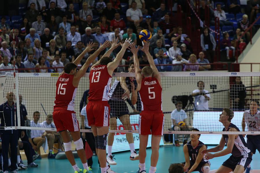 <p>Сборная России по волейболу одержала победу над командой США в матче группового этапа Мировой лиги.</p>