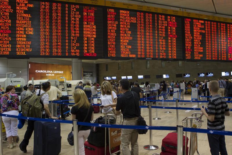 <p>Авиакомпания «ЮТэйр» на неопределенное время прекращает полеты из Самары и Уфы в израильский Тель-Авив в связи с нестабильной обстановкой на Ближнем Востоке.</p>