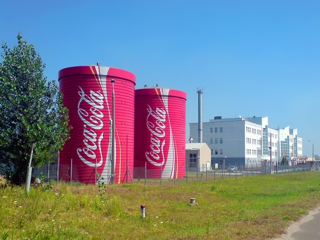 <p>КПРФ планирует внести в Госдуму России законопроект, который введет специальный акциз на сахаросодержащие безалкогольные напитки, в том числе на Coca-Cola.</p>