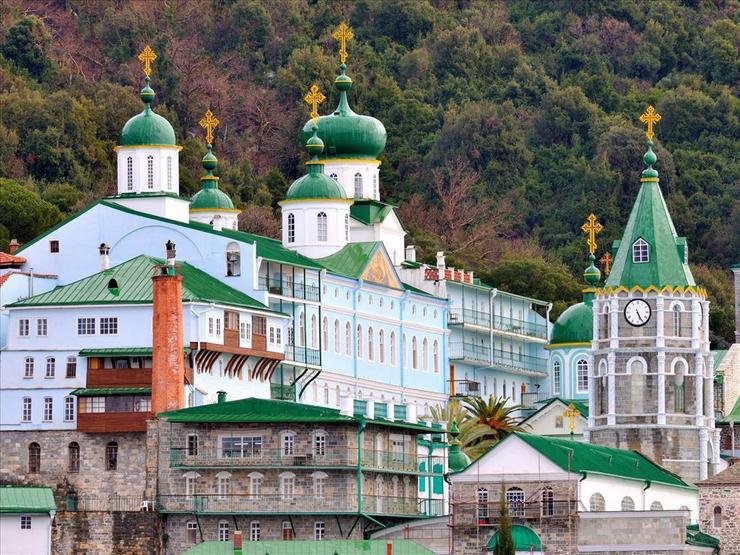 <p>В 2013 году в Русском на Афоне Свято-Пантелеимоновом монастыре был освящен новый храм во имя всех святых Русских Князей и Царей.</p>