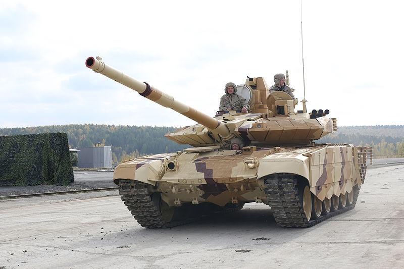 <p>Планируется организовать лицензионное производство танков Т-90 и модернизацию бронетанковой техники на платформе Т-72</p>