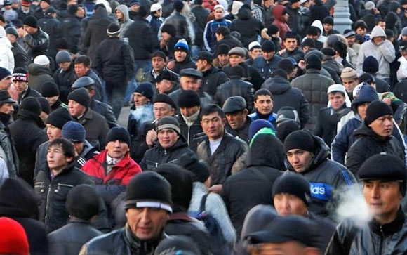 <p>Руководитель общероссийского движения «Таджикские трудовые мигранты» Каромат Шарипов заявил, что в октябре текущего года в Москве может быть организован стотысячный митинг гастарбайтеров.</p>