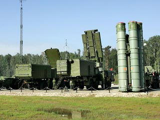 <p>Первый полковой комплект новейшей зенитной ракетной системы С-500 прикроет Москву и центр России.</p>