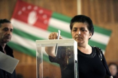 <p>Досрочные президентские выборы в Абхазии признаны состоявшимися за несколько часов до окончания голосования.</p>