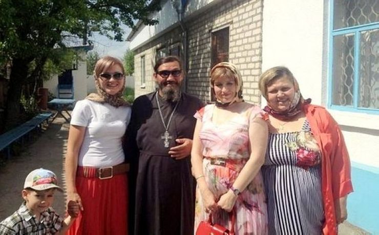 <p>Также ежемесячно детям и супруге священника будут выделять по пять тысяч рублей</p>