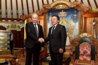 <p>Президент России Владимир Путин и президент Монголии Цахиагийн Элбэгдорж подписали соглашение о введении 30-дневного безвизового режима для граждан.</p>