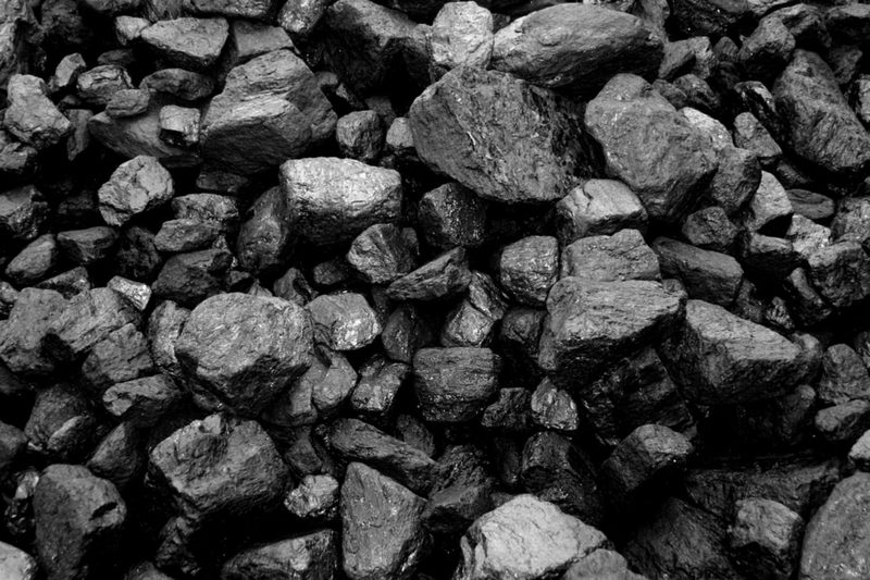 <p>Премьер-министр Украины Арсений Яценюк сообщил о соглашении, заключенном правительством страны с Южно-Африканской Республикой на покупку 1 миллиона тонн угля.</p>