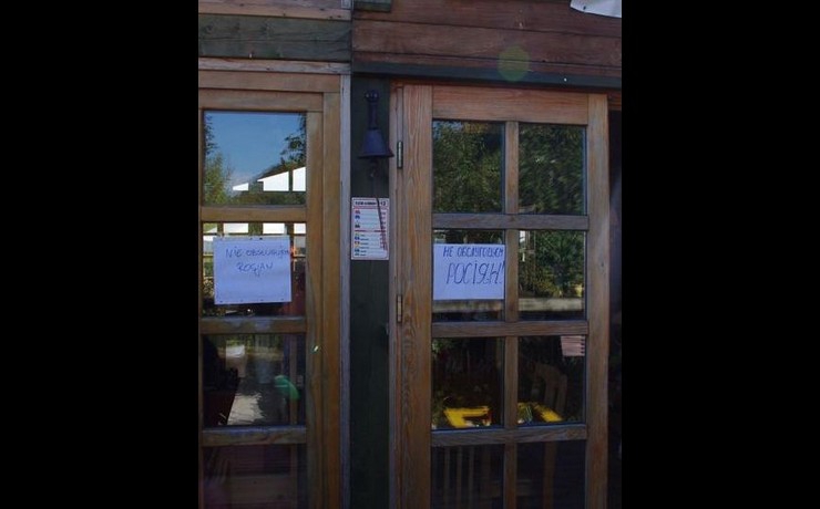 <p>Мэр польского города Сопот Яцек Карновски убедил владельца одного из местных ресторанов снять с дверей объявление: «Не обслуживаем россиян».</p>