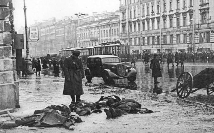 <p>В 1941 году в этот день замкнулось вражеское кольцо над городом, и начался отсчет 871 дня обороны Ленинграда</p>