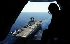 <p>Американский универсальный десантный корабль Bataan, на борту которого находится тысяча морских пехотинцев, направился в Персидский залив, чтобы присоединиться к эскадре шести военных судов США.</p>