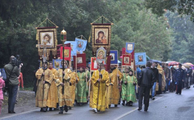 <p>Православные проследовали по маршруту от села Ильинское до села Усово</p>
