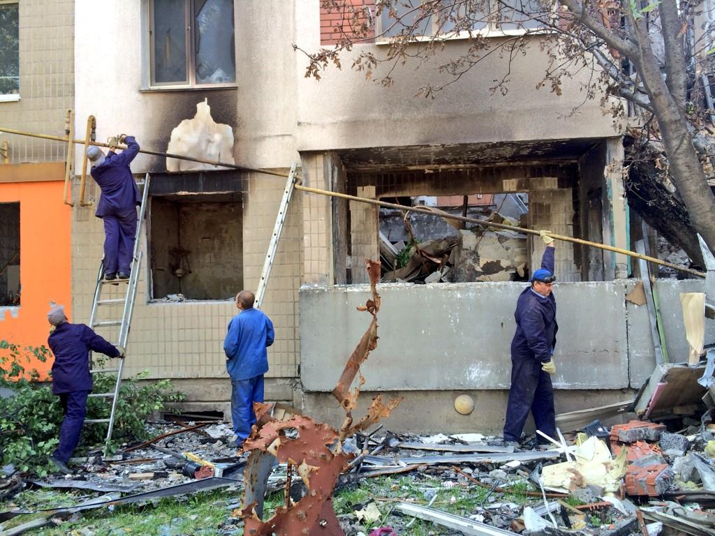 <p>Власти Донецкой народной республики призвали жителей Донбасса, дома которых пострадали во время обстрелов, обратиться с иском в Европейский суд по права человек.</p>