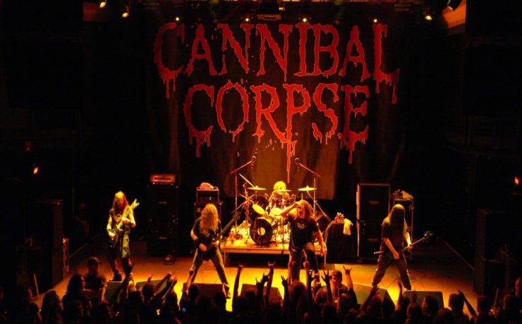 <p>В своих песнях Cannibal Corpse призывают к убийству священников, описывают педофилию и лишение жизней детей</p>