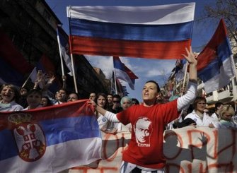 <p>Сегодня в Белграде активисты сербского непарламентского антифашистского движения «Двери» провели акцию поддержки, приуроченную к намеченному на 16 октября визиту президента России Владимира Путина в Сербию.</p>