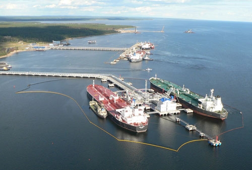 <p>«Транснефть» предлагает увеличить объемы перевалки нефтепродуктов в российских портах за счет перенаправления объемов топлива из портов Латвии, пишет газета «Ведомости».</p>