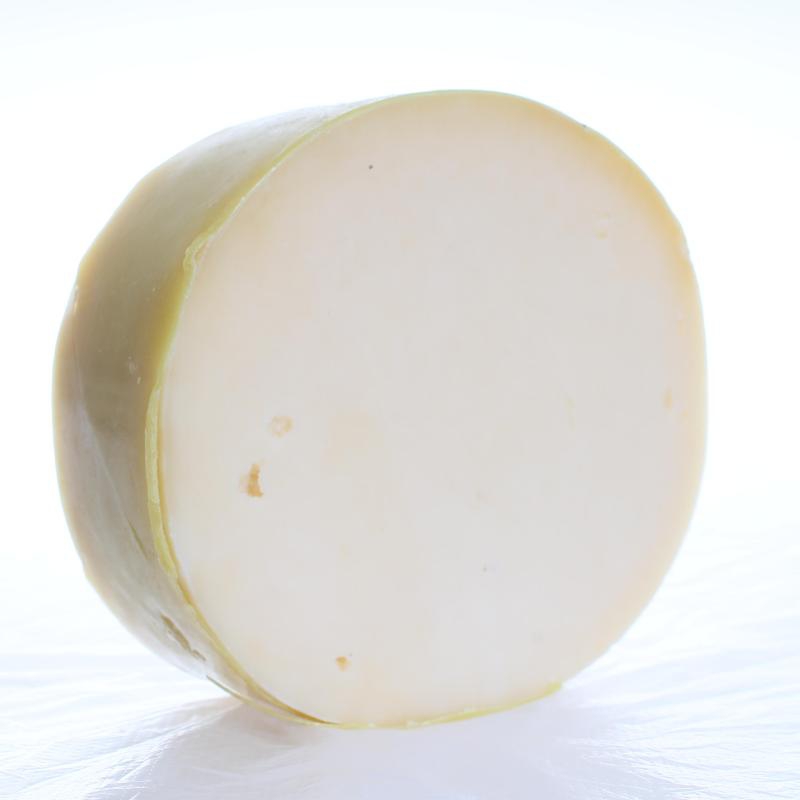 <p>Эстонские производители не знают, что делать с 600-800 тоннами сыра, сваренного специально для продажи в России. Российский рынок оказался закрыт для них после того, как Москва ввела продовольственное эмбарго в ответ на западные санкции.  </p>