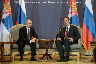 <p>Прибывший сегодня в Белград президент России Владимир Путин заявил, что российские инвестиции в Сербию в ближайшие годы могут составить до 10 миллиардов долларов.</p>