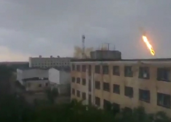 <p>Сегодня украинские силовики выпустили по жилому массиву в западной части Донецка ракету «Точка-У», в результате чего пострадали, по предварительной информации, около двадцати мирных жителей.</p>