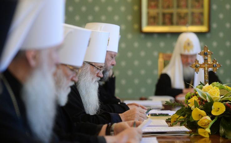 <p>Решение об их образовании было принято на заседании Священного Синода Русской Православной Церкви</p>