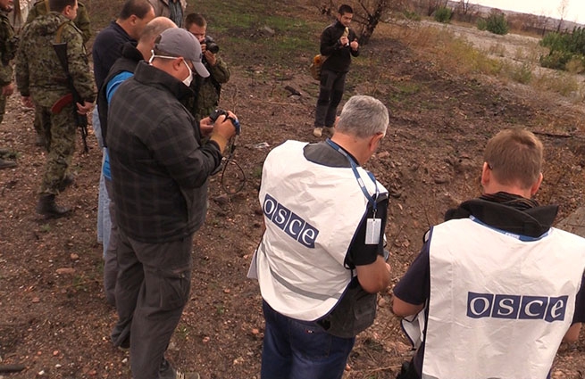 <p>Премьер-министр Донецкой народной республики Александр Захарченко заявил, что за последнее время в окрестностях города Красноармейск были найдены тела 286 женщин, которые перед смертью подверглись насилию, сообщают «РИА Новости».</p>