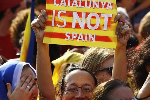 <p>Сегодня в Каталонии проходит опрос о независимости автономии от Испании, в котором, по состоянию на 13.00 по местному времени (15.00 мск), приняли участие 1 миллион 142 тысячи 910 человек.</p>