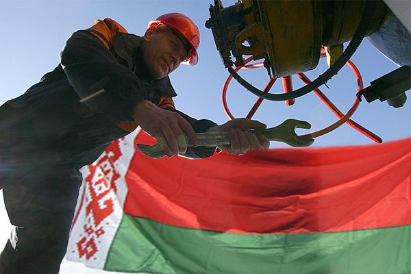 <p>Первый вице-премьер Белоруссии Владимир Семашко заявил, что Белоруссия рассчитывает подписать новый трехлетний контракт на поставку газа из России.</p>