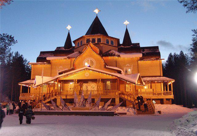 <p>Наиболее популярными местами для новогоднего отдыха среди россиян в этом году стали резиденция Деда Мороза в Великом Устюге, горнолыжный курорт «Абзаково» в Башкирии и Красная Поляна в Краснодарском крае.</p>