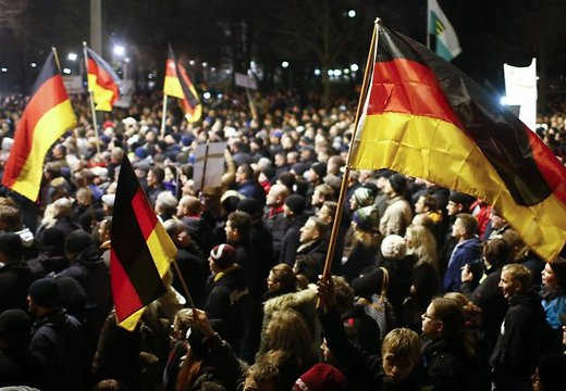 <p>В немецком городе Дрезден прошла крупнейшая акция протеста против исламизации Германии, в которой приняли участие более 15 тысяч человек.</p>