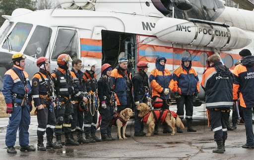 <p>Глава МЧС России Владимир Пучков сообщил, что министерство будет готовить спасателей-десантников, умеющих работать в любых условиях.</p>