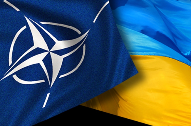 <p>Верховная рада Украины приняла предложенный президентом Петром Порошенко законопроект, предусматривающий отказ страны от внеблокового статуса и возобновление курса на вступление в НАТО.</p>