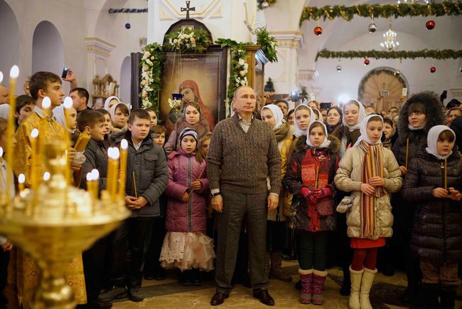 <p>Путин пожелал всем православным христианам, всем гражданам России, празднующим Рождество Христово, мира, счастья, благополучия.</p>