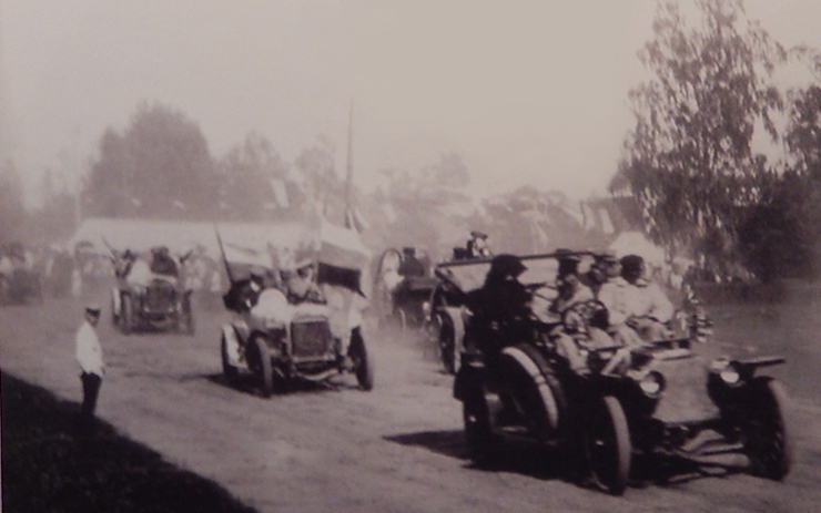 <div>В России идея провести многодневные автомобильные гонки появилась лишь в 1909 году</div>