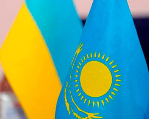 <p>Пресс-служба МИД Казахстана сообщает о направленной на юго-восток Украины партии гуманитарной помощи на сумму, превышающую 380 тысяч долларов.</p>